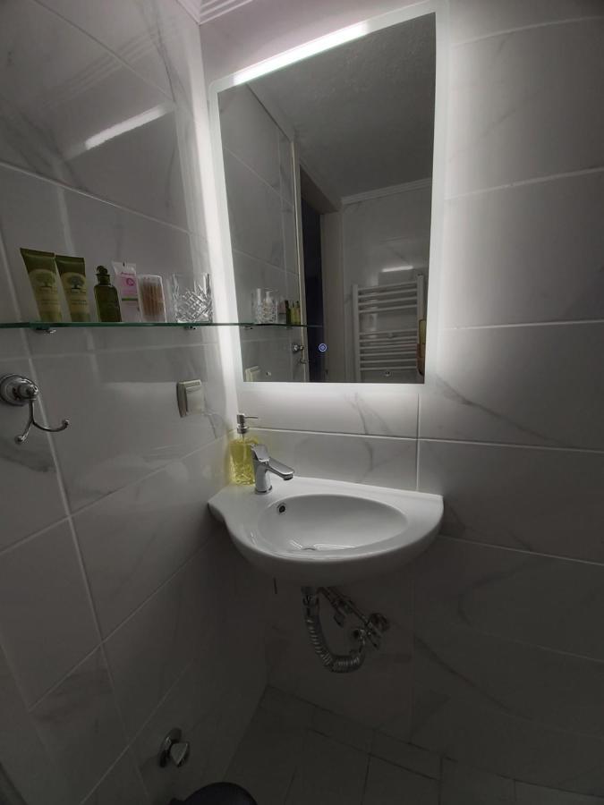 Lux Apartment Downtown Széresz Kültér fotó